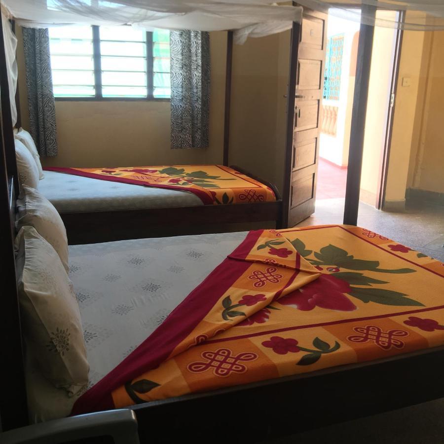 Diani Travellers Guest House Укунда Экстерьер фото