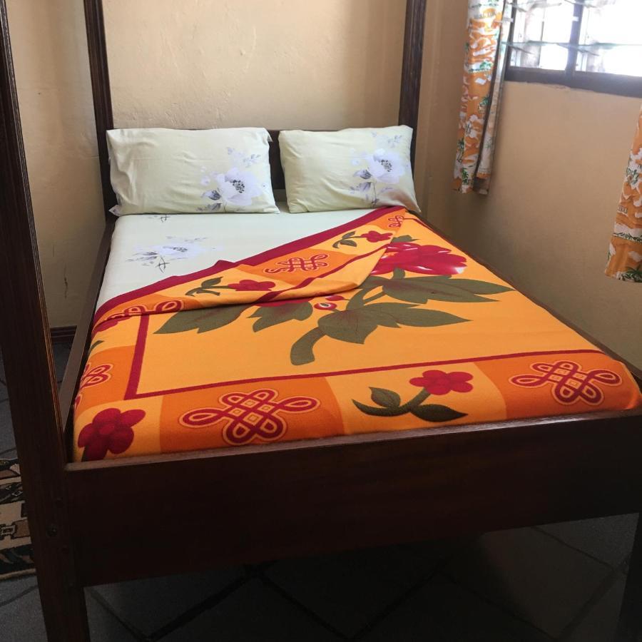 Diani Travellers Guest House Укунда Экстерьер фото